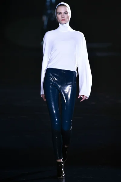 Look 15